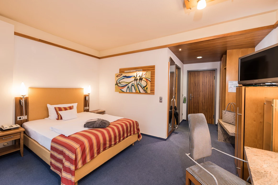 Wellnesshotel: Zimmerbeispiel Junior-Doppelzimmer als Einzelzimmer - Göbel´s Schlosshotel " Prinz von Hessen "