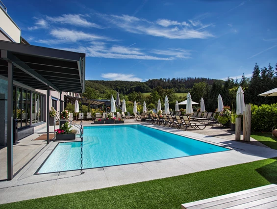 Wellnesshotel: Außenpool - Göbel´s Schlosshotel " Prinz von Hessen "