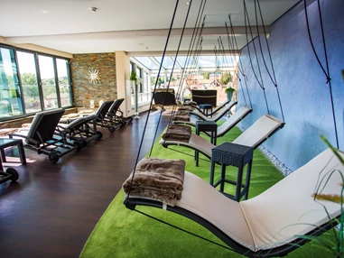 Wellnesshotel: Ruhebereich mit Schwebeliegen - Göbel´s Schlosshotel " Prinz von Hessen "