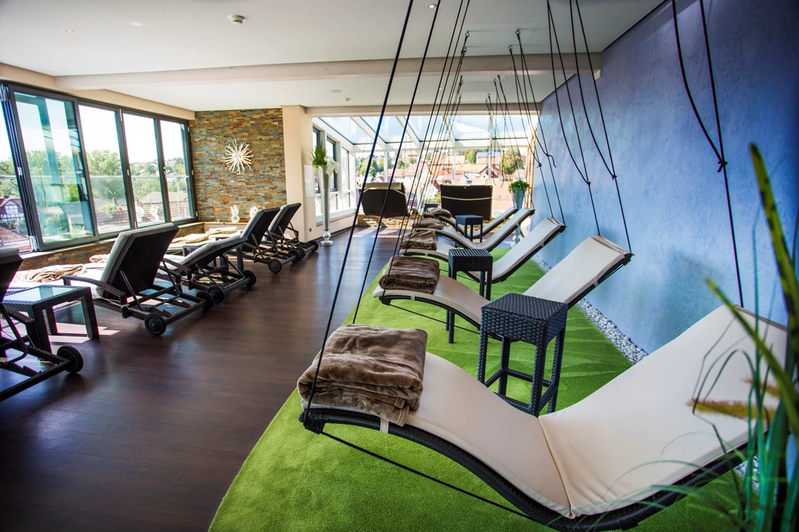 Wellnesshotel: Ruhebereich mit Schwebeliegen - Göbel´s Schlosshotel " Prinz von Hessen "