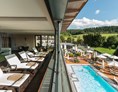 Wellnesshotel: Ruhebereich + Blick auf den Pool - Göbel´s Schlosshotel " Prinz von Hessen "
