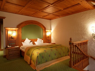 Wellnesshotel: Zimmerbeispiel  Altholz Maisonette - Göbel´s Schlosshotel " Prinz von Hessen "