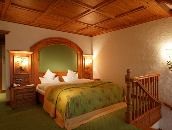 Wellnesshotel: Zimmerbeispiel  Altholz Maisonette - Göbel´s Schlosshotel " Prinz von Hessen "