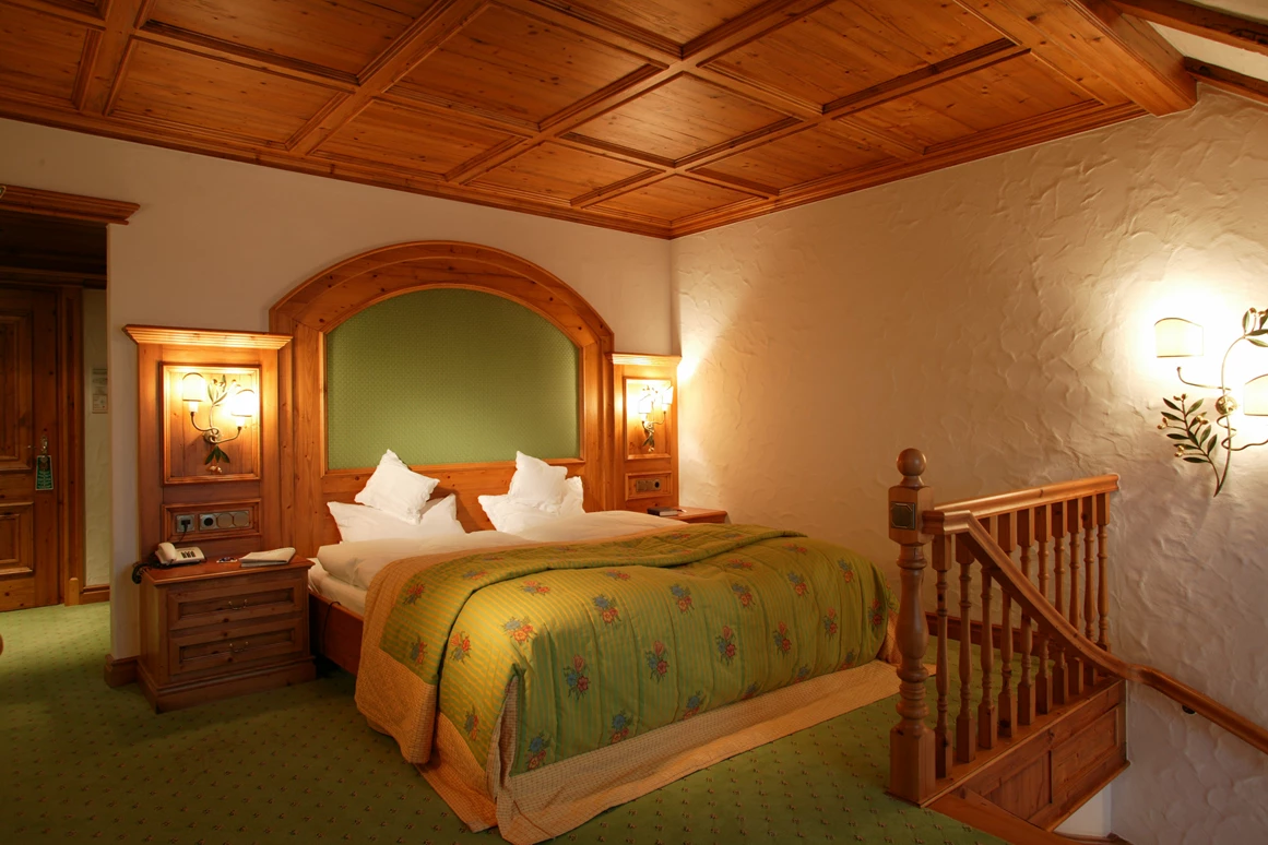 Wellnesshotel: Zimmerbeispiel  Altholz Maisonette - Göbel´s Schlosshotel " Prinz von Hessen "