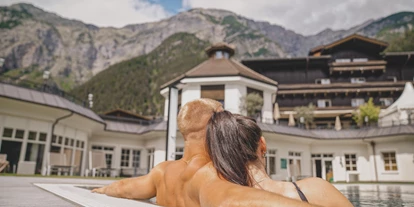 Wellnessurlaub - Parkplatz: kostenlos in Gehweite - Grießen (Leogang) - Aussenpool - Hotel Gut Brandlhof