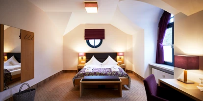 Wellnessurlaub - Hotel-Schwerpunkt: Wellness & Wandern - Ottrau - Zimmerbeispiel Deluxe-Doppelzimmer - Göbel's Hotel AquaVita