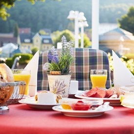Wellnesshotel: Frühstück auf der Terrasse - Göbel's Hotel AquaVita