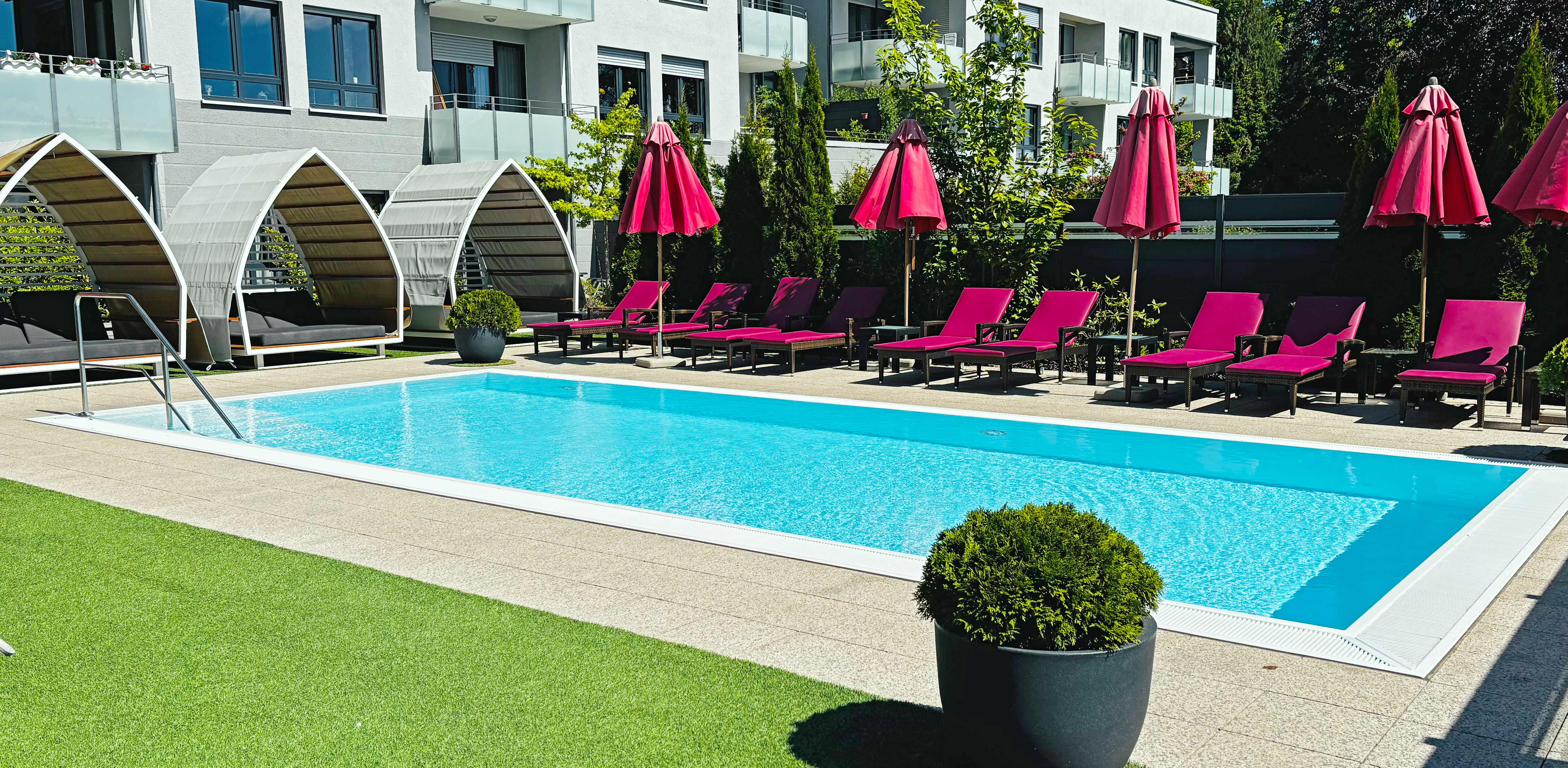 Wellnessurlaub - Ayurveda Massage - Hessen - Au&#223;enpool - G&#246;bel&#39;s Hotel Quellenhof