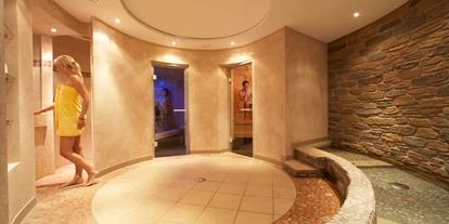 Wellnessurlaub - Whirlpool - Hessen - Saunalandschaft - Göbel's Hotel Quellenhof