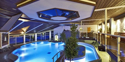 Wellnessurlaub - Hotel-Schwerpunkt: Wellness & Wandern - Ottrau - Schwimmbad - Göbel's Hotel Rodenberg