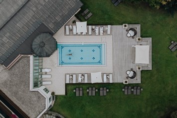 Wellnesshotel: Spa und Außenpool - Hotel Gut Weissenhof Radstadt