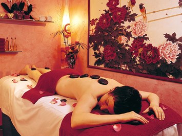 Rüters Parkhotel Massagen im Detail Hot-Stone-Massage
