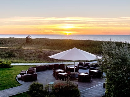 Wellnessurlaub - Paarmassage - Ostsee - Dünenterrasse, Sonnenterrasse - Strandhotel Dünenmeer