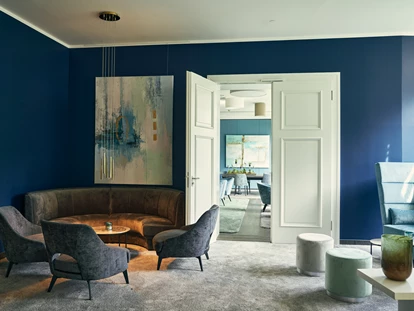 Wellnessurlaub - Paarmassage - Ostsee - Hotellobby im Strandhotel Fischland - Strandhotel Fischland