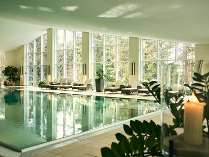 Wellnessurlaub - Paarmassage - Ostsee - Schwimmbad im Strandhotel Fischland - Strandhotel Fischland