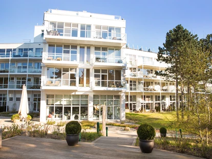 Wellnessurlaub - Paarmassage - Ostsee - Strandhotel Fischland von der Meerseite  - Strandhotel Fischland