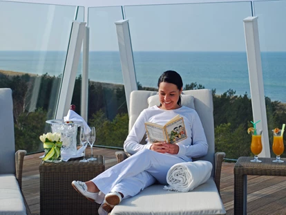 Wellnessurlaub - Paarmassage - Ostsee - Sonnenterrasse im Strandhotel Fischland - Strandhotel Fischland