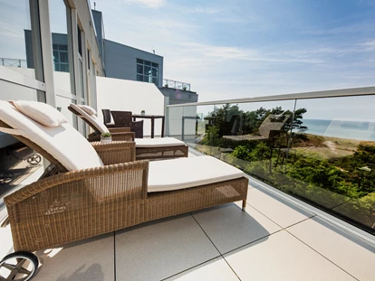 Wellnessurlaub - Paarmassage - Ostsee - Balkon mit Meerblick im Strandhotel Fischland - Strandhotel Fischland