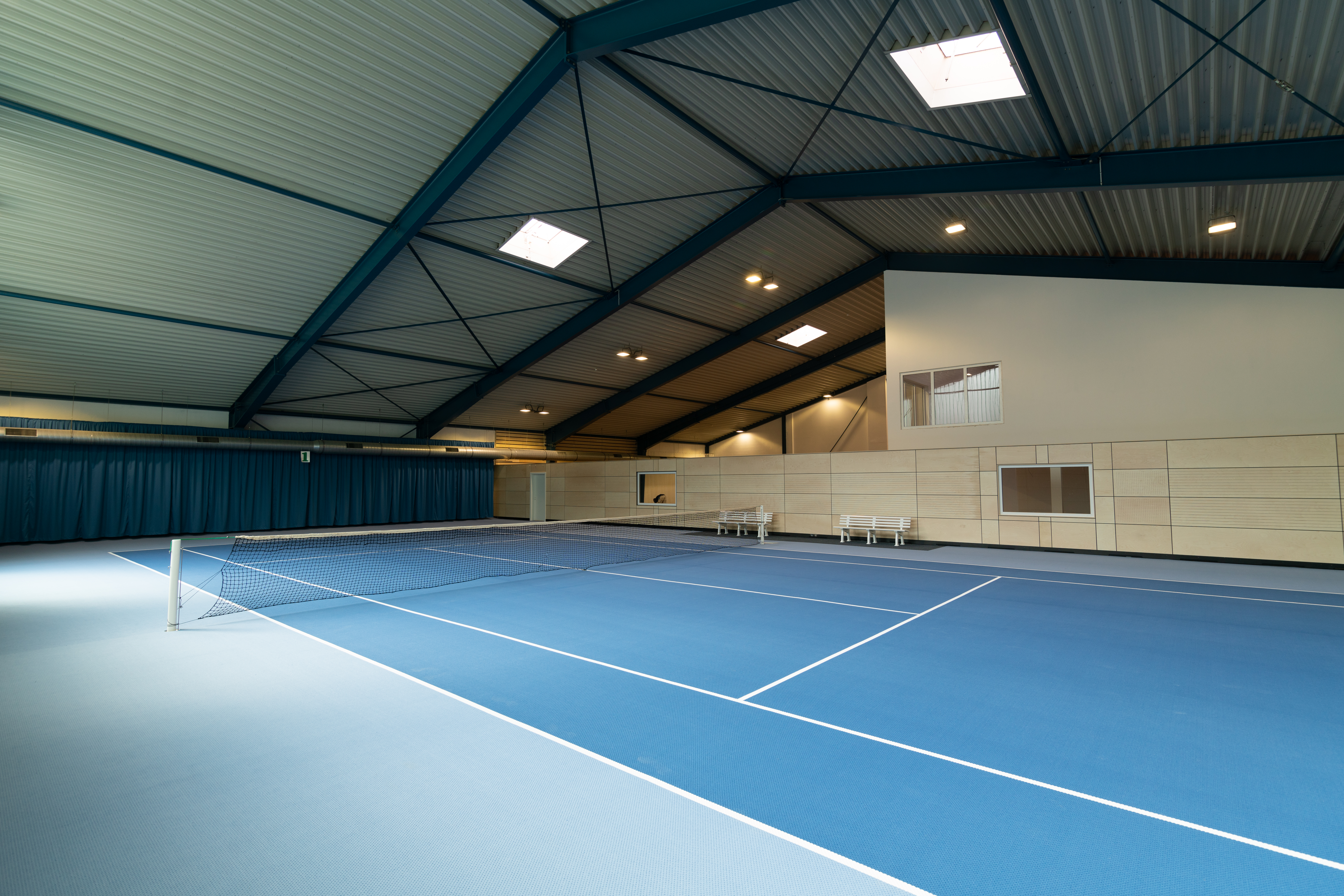 Wellnesshotel: Tennisplatz indoor - Strandhotel Fischland 
