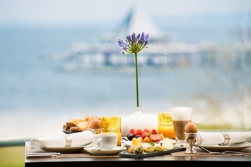 Wellnesshotel: Frühstück mit Meerblick - Strandhotel Ostseeblick