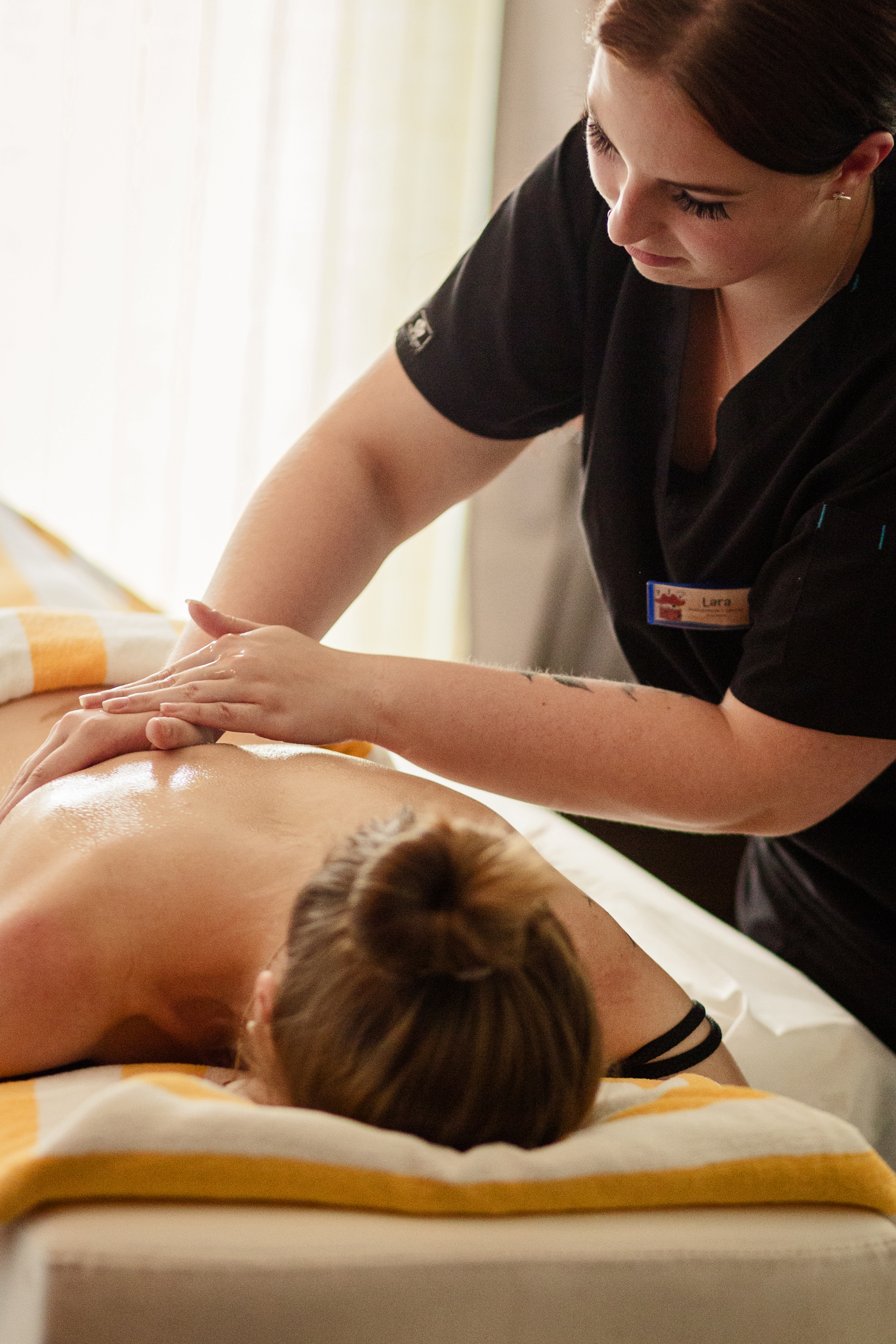 Familien Wellness Hotel Seeklause Massagen im Detail Lomi Lomi Massage