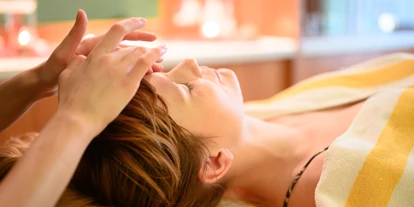 Wellnessurlaub - Babysitterservice - Kopf-Massage - Familien Wellness Hotel Seeklause