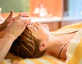 Wellnesshotel: Kopf-Massage - Familien Wellness Hotel Seeklause