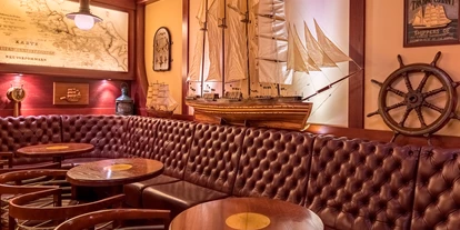 Wellnessurlaub - Paarmassage - Ostsee - Bar Captain´s Lounge - Hotel zur Post