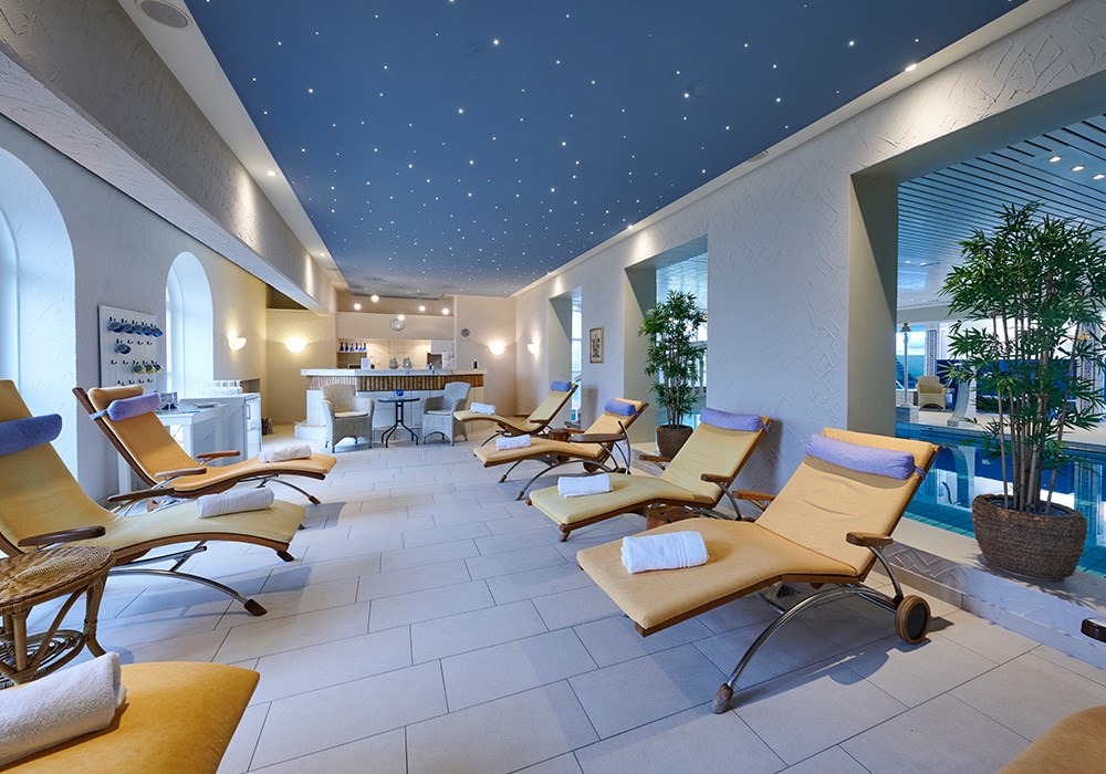 Badhotel Sternhagen Saunen und Bäder im Detail Tropic-Lounge mit Sternenhimmel und separatem Ruhebereich