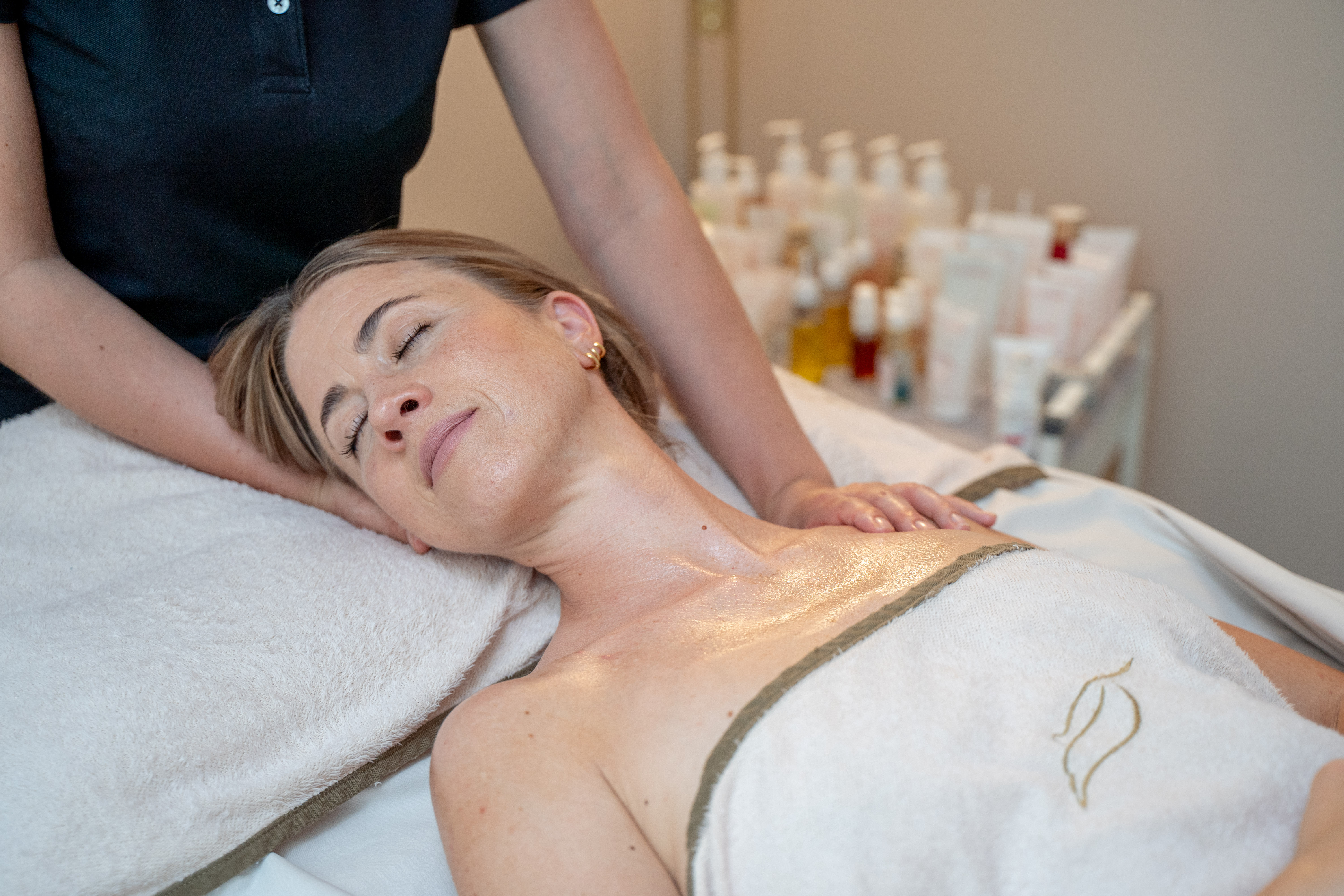 Hotel Romantischer Winkel - RoLigio® & Wellness Resort Massagen im Detail Roligio® Heilkraft der Wildkräuter