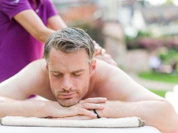 Hotel Romantischer Winkel - RoLigio® & Wellness Resort Massagen im Detail Schön locker bleiben