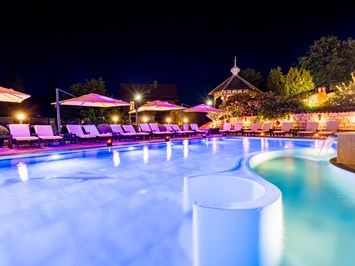 Hotel Romantischer Winkel - RoLigio® & Wellness Resort Saunen und Bäder im Detail Außenpool Laguna SPA