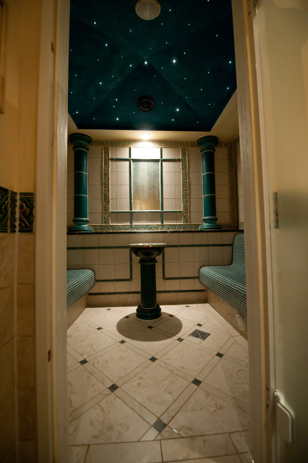 Hotel Romantischer Winkel - RoLigio® & Wellness Resort Saunen und Bäder im Detail Kräuter-Dampfbad