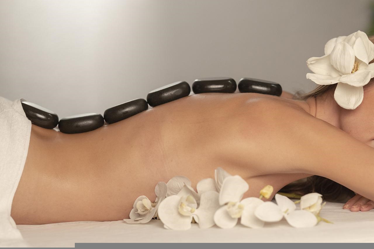 Köhlers Forsthaus Wellness und Genusshotel Massagen im Detail Hot Stone Massage (45 min)