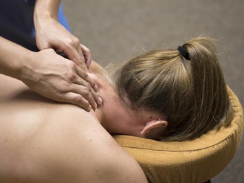 Ringhotel Köhlers Forsthaus Massagen im Detail Ganzkörpermassage mit AkupressurC