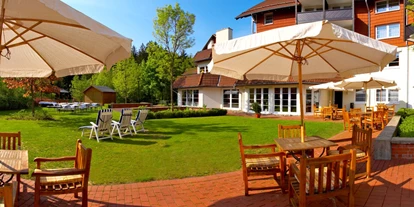 Wellnessurlaub - barrierefrei - Niedersachsen - Innenhof und Garten  - relexa hotel Harz-Wald Braunlage