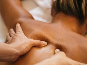 Romantik Hotel Jagdhaus Eiden Massagen im Detail Rücken-Nacken-Massage 