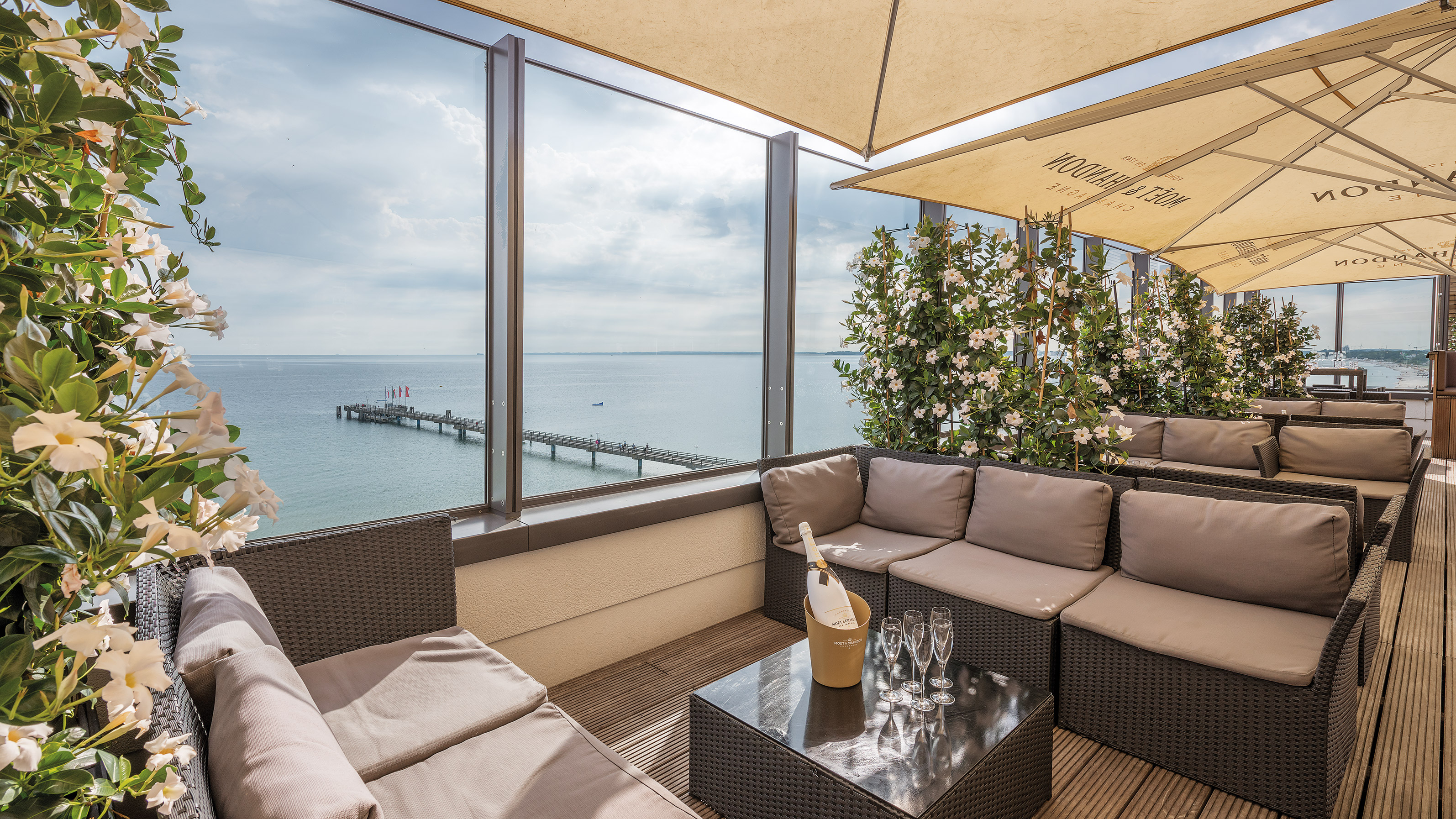 Wellnessurlaub - Shiatsu Massage - Wankendorf - Dachterrasse - Bayside Hotel