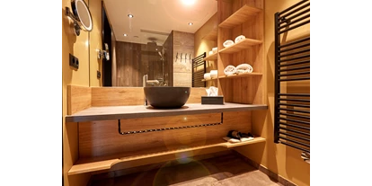 Wellnessurlaub - Schleswig - Badezimmer Superiorzimmer - Ostseehotel Midgard in Damp