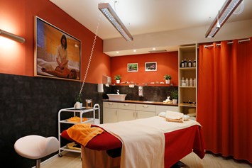 Wellnesshotel: Raum für Massage und Kosmetikanwendungen - Konsum Berghotel Oberhof