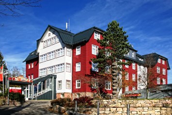 Wellnesshotel: Außenansicht Hotel - Konsum Berghotel Oberhof