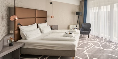Wellnessurlaub - Pools: Innenpool - Thüringen - Deluxezimmer - Hotel am Vitalpark