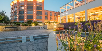 Wellnessurlaub - Pools: Innenpool - Thüringen - Außenansicht - Hotel am Vitalpark