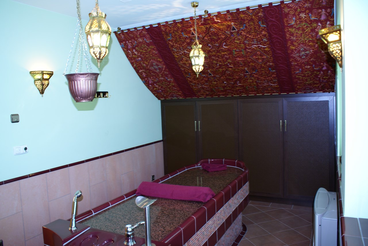 Hotel Hammermühle Saunen und Bäder im Detail beheizte Steinliege