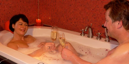 Wellnessurlaub - Pools: Innenpool - Thüringen - Traumbad im Private SPA - Hotel Hammermühle
