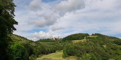 Wellnessurlaub - Pools: Innenpool - Thüringen - Blick zur Leuchtenburg - Hotel Hammermühle