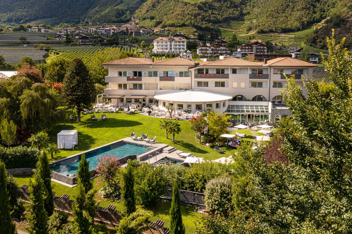 Wellnesshotel: Hotelansicht - Wellnesshotel Südtirol - FAYN garden retreat hotel