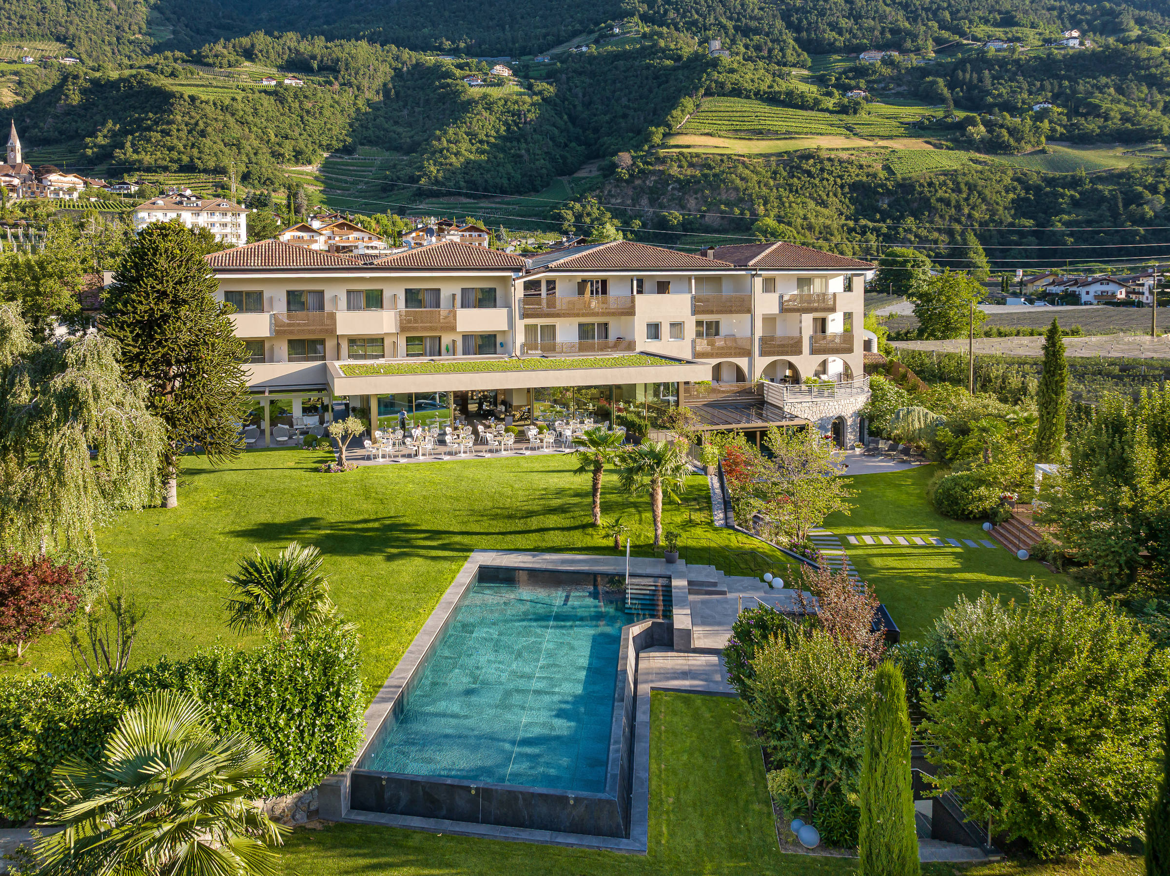 Wellnessurlaub - Meran und Umgebung - Hotelansicht - Wellnesshotel Meran Südtirol - FAYN garden retreat hotel