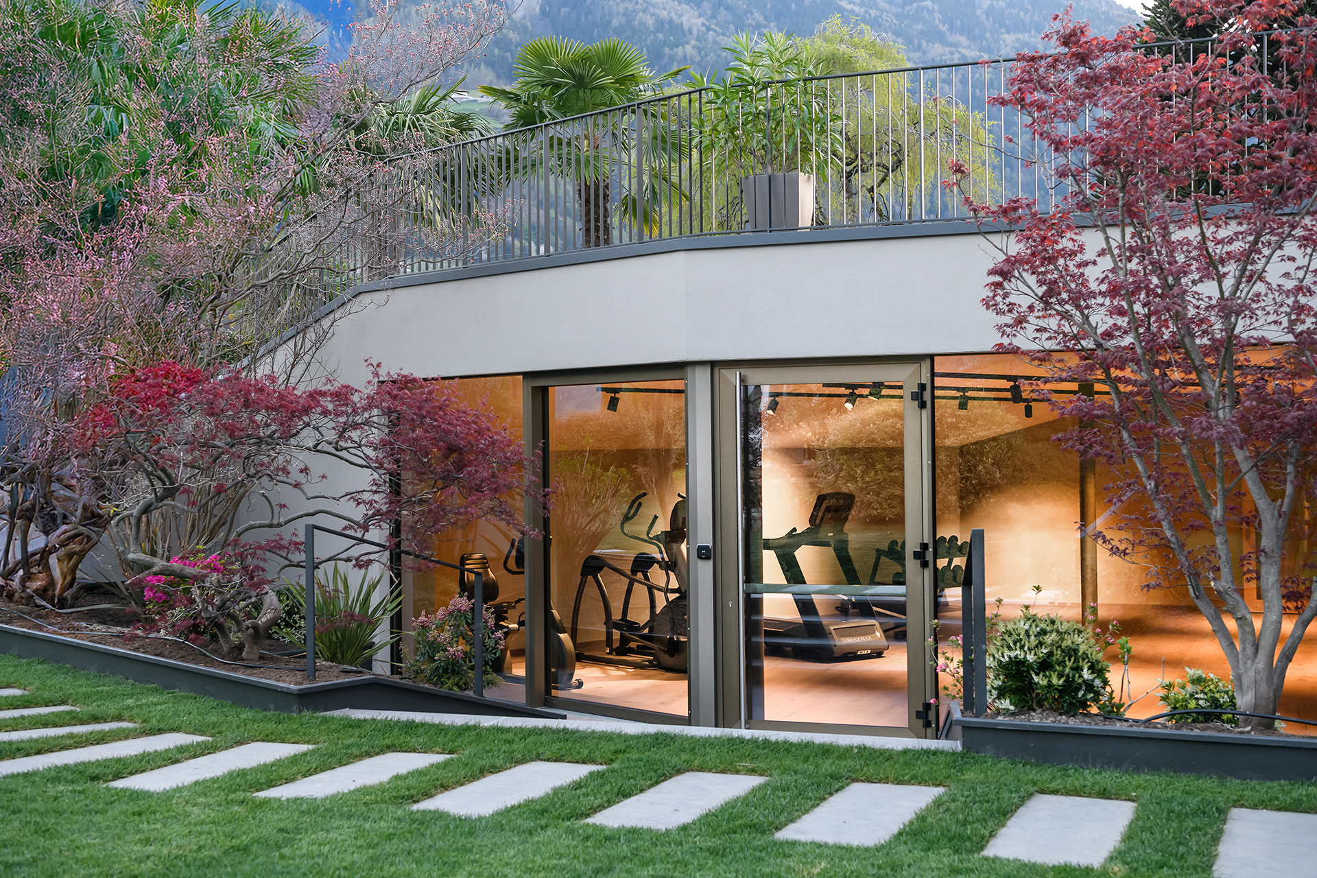 Wellnesshotel: Moderner Fitnessraum mit hochwertigen Geräten - FAYN GARDEN RETREAT HOTEL - Sauna | Spa