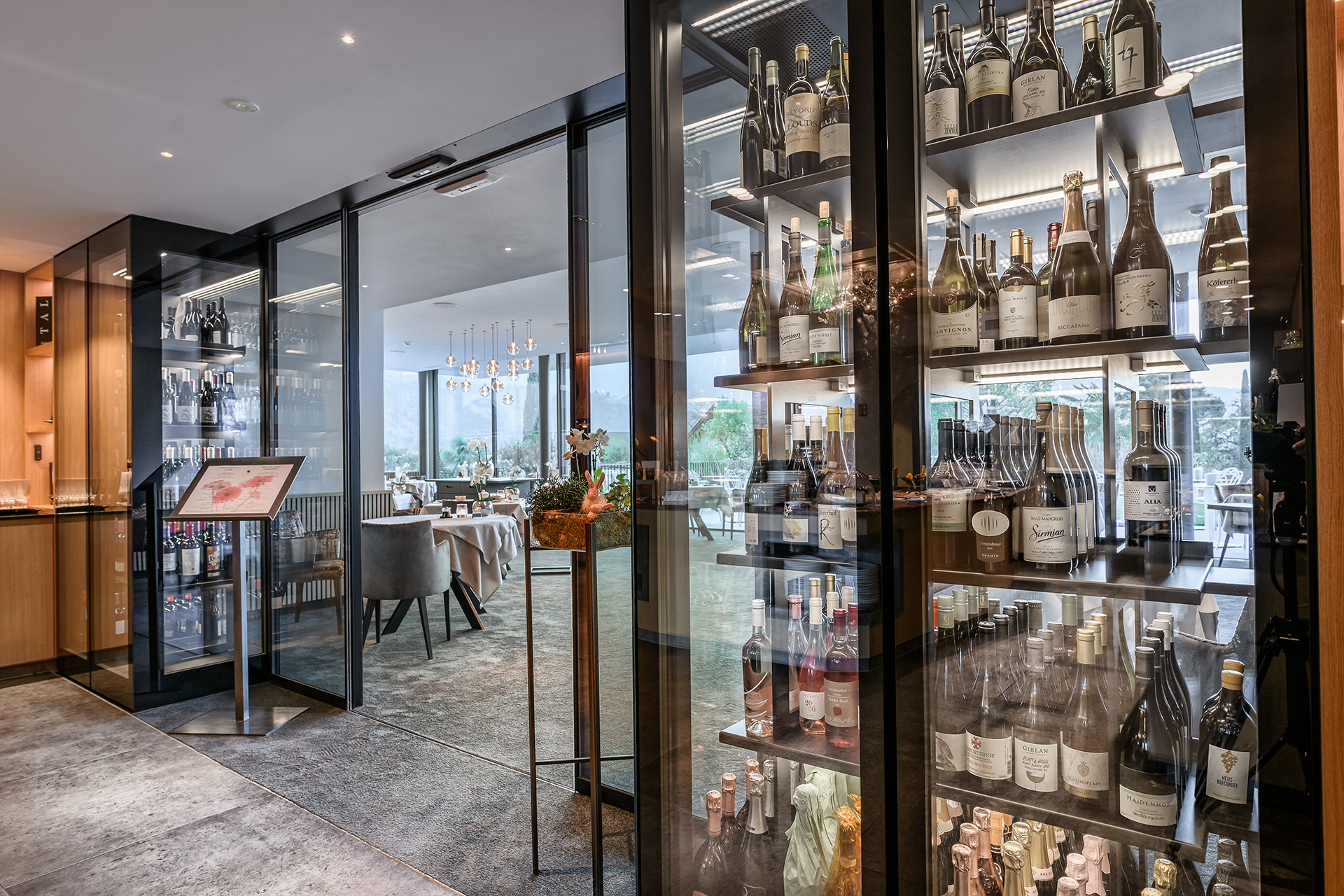 Wellnesshotel: Edle regionale und internationale Tropfen, stilvoll arrangiert für besondere Weinmomente - FAYN GARDEN RETREAT HOTEL - Kulinarik | Restaurant